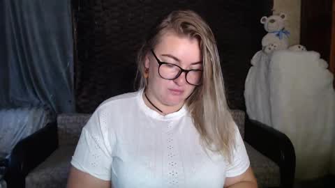 Snapshot of nikaskylink chatting on October 20, 3:51 am Nika online show from October 20, 3:51 am