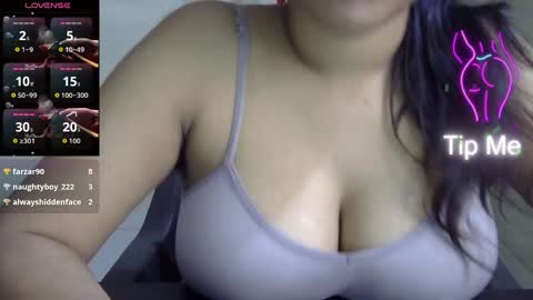 Snapshot of nike_aj chatting on October 7, 5:04 am Nike online show from October 7, 5:04 am