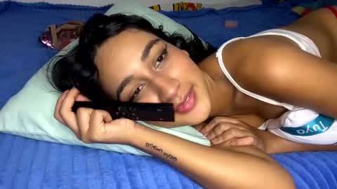 Snapshot of nikibrice chatting on December 30, 4:31 am online show from December 30, 4:31 am