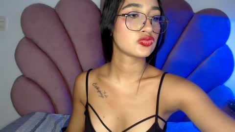 Snapshot of nikibrice chatting on February 7, 10:20 pm online show from February 7, 10:20 pm