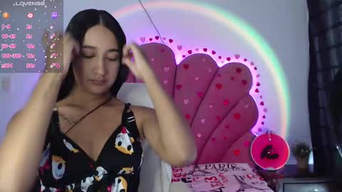 Snapshot of nikibrice chatting on February 17, 6:59 pm online show from February 17, 6:59 pm