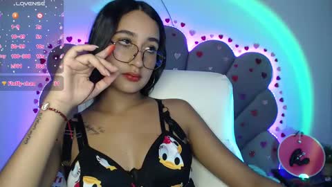Snapshot of nikibrice chatting on February 17, 10:03 pm online show from February 17, 10:03 pm
