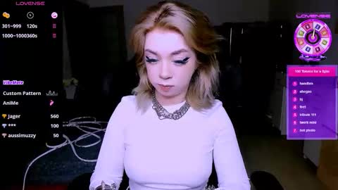 nikigoddesss online show from April 17, 2:53 pm