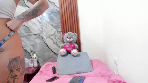 Snapshot of nikitaa20 chatting on April 30, 10:43 am nikita online show from April 30, 10:43 am