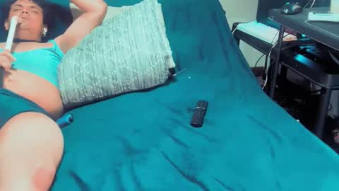 nikkelsofia online show from February 6, 7:12 am