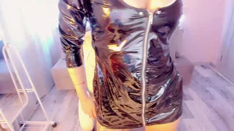 nikki_blondiee online show from January 9, 8:55 am