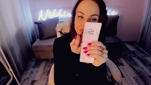 nikki_blondiee online show from January 29, 3:44 am