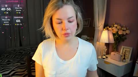 Snapshot of nikki_kai chatting on October 13, 1:05 am Nikki online show from October 13, 1:05 am