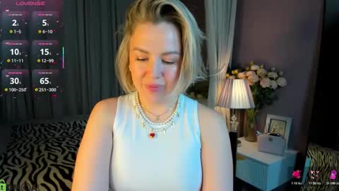 Snapshot of nikki_kai chatting on October 20, 12:44 am Nikki online show from October 20, 12:44 am