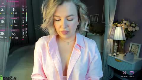 Snapshot of nikki_kai chatting on October 21, 12:44 am Nikki online show from October 21, 12:44 am