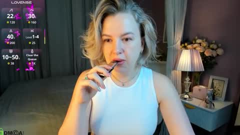 Snapshot of nikki_kai chatting on October 31, 11:50 pm Nikki online show from October 31, 11:50 pm