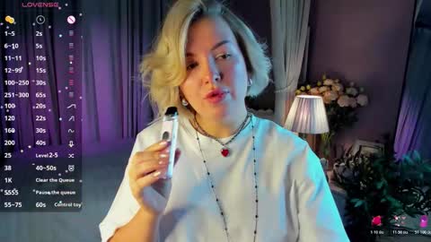 Snapshot of nikki_kai chatting on December 15, 12:59 am Nikki online show from December 15, 12:59 am