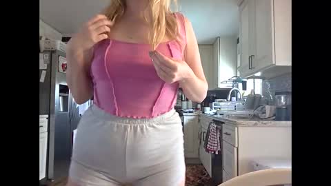 nikkib653466 online show from April 3, 4:27 pm