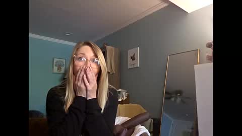 nikkib653466 online show from April 24, 5:37 pm