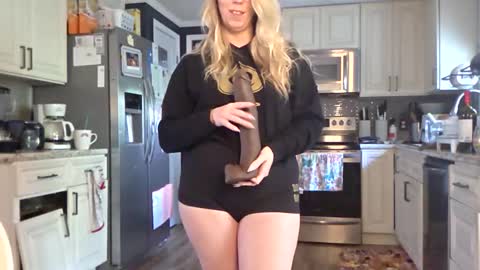 nikkib653466 online show from May 6, 5:18 pm