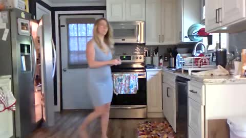 nikkib653466 online show from May 7, 5:29 pm