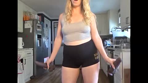 nikkib653466 online show from May 19, 5:08 pm