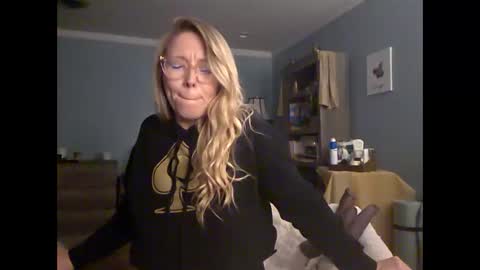 nikkib653466 online show from May 22, 10:26 pm