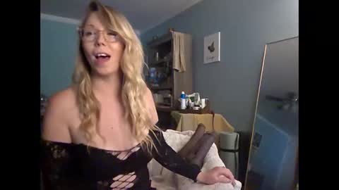 nikkib653466 online show from May 29, 6:50 pm
