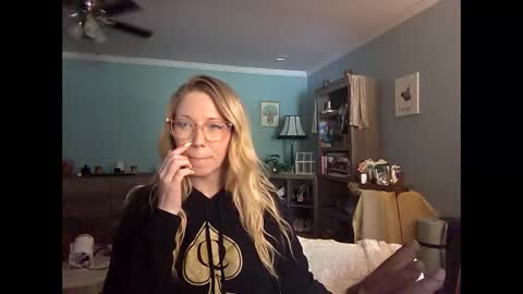 nikkib653466 online show from June 8, 6:19 pm