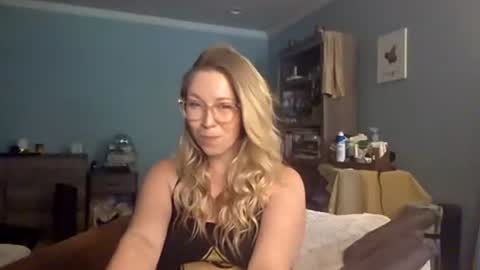 nikkib653466 online show from June 19, 11:41 pm