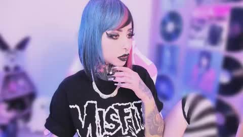 Nikki Ramone   online show from November 10, 10:31 pm