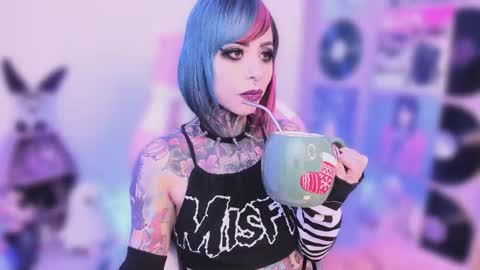 Nikki Ramone   online show from November 11, 9:48 pm