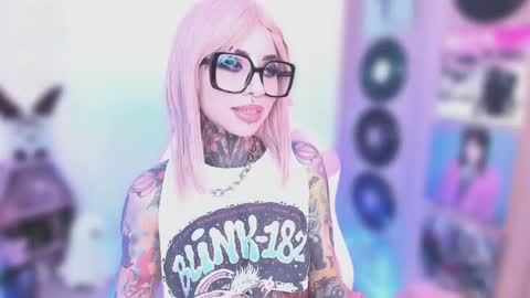 Nikki Ramone   online show from January 6, 11:25 am