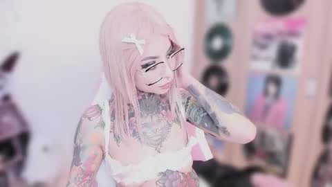 Nikki Ramone   online show from January 13, 11:04 am