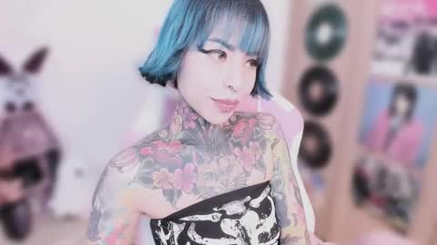 Nikki Ramone   online show from February 12, 10:43 am