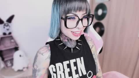 Nikki Ramone   online show from April 27, 10:57 am