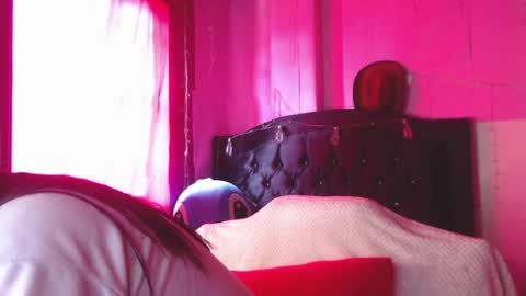 Snapshot of nikkirous_ chatting on May 12, 2:14 pm Nikkirous online show from May 12, 2:14 pm