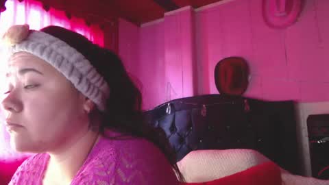 Snapshot of nikkirous_ chatting on May 19, 1:17 pm Nikkirous online show from May 19, 1:17 pm