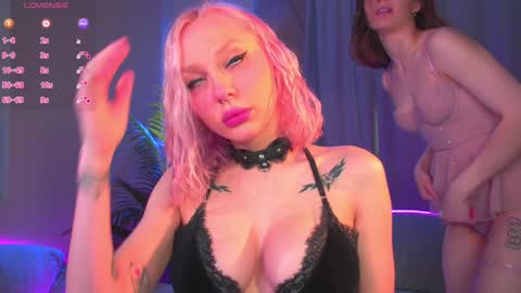 Snapshot of nikkisilk chatting on February 6, 11:43 am Stassy Krissy Aria Lina online show from February 6, 11:43 am