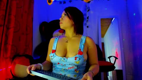 Snapshot of nikky_evans_ chatting on December 4, 5:16 am online show from December 4, 5:16 am