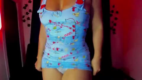 Snapshot of nikky_evans_ chatting on September 16, 6:14 am online show from September 16, 6:14 am