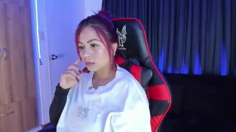 Snapshot of nikky_evans_ chatting on October 17, 6:16 am online show from October 17, 6:16 am