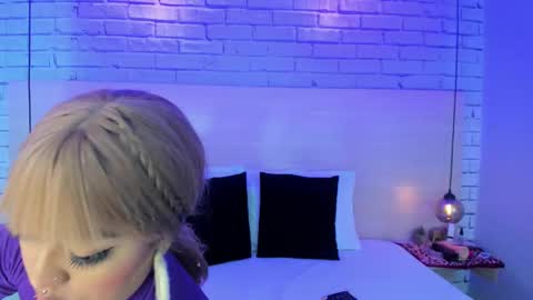 Snapshot of nikkydean chatting on September 11, 3:17 am Nikky Dean online show from September 11, 3:17 am