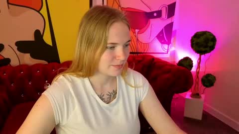 nikkyreyyy online show from June 7, 5:44 am