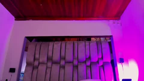     online show from April 22, 11:23 am