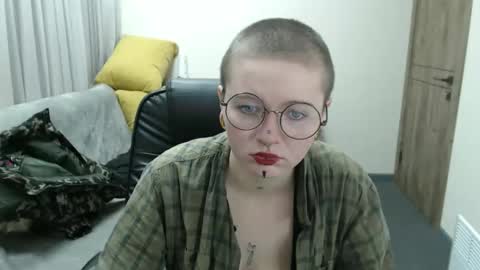 nikkysnow online show from October 1, 8:09 am