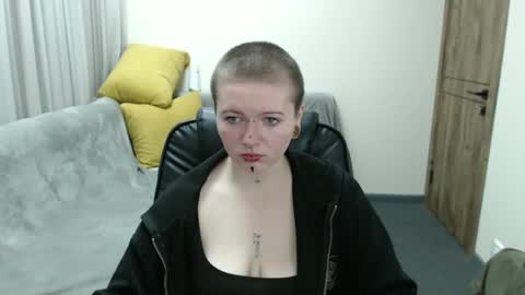 nikkysnow online show from October 4, 8:12 am