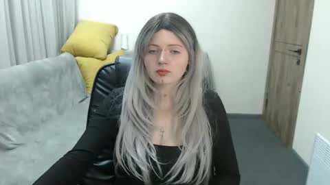nikkysnow online show from October 24, 8:33 am