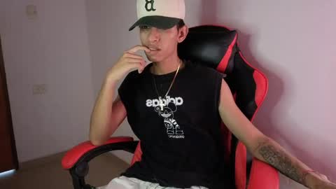 niklaus_wolf online show from April 20, 5:59 pm