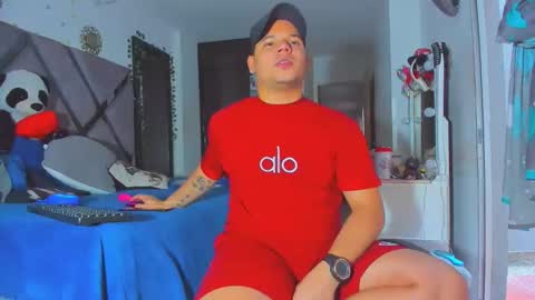 Snapshot of niko_milk chatting on March 21, 7:50 pm niko_milk online show from March 21, 7:50 pm