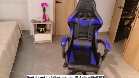 Snapshot of nikol_je chatting on February 24, 8:47 pm Nicole cam online show from February 24, 8:47 pm