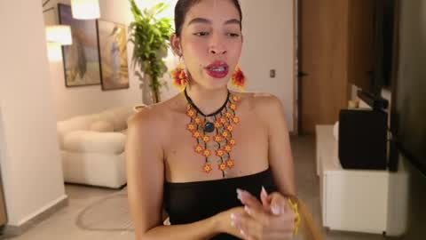 Snapshot of nikol_je chatting on May 23, 9:19 pm Nicole cam online show from May 23, 9:19 pm
