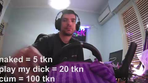 Snapshot of nikolasgames chatting on May 10, 10:42 am nikolasgames online show from May 10, 10:42 am