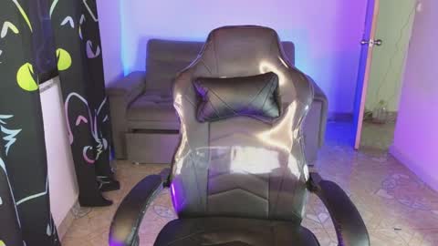 nikolwalter online show from April 23, 12:56 am