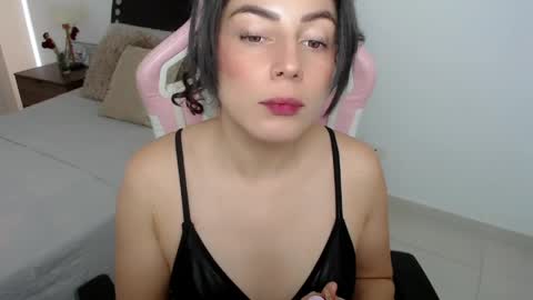 Snapshot of niky_blue chatting on June 5, 12:44 pm niky_blue online show from June 5, 12:44 pm